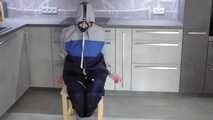 Miss J mit Kabelbindern gefesselt und streng geknebelt in einem Regenanzug verpackt (erste Storyvideo)