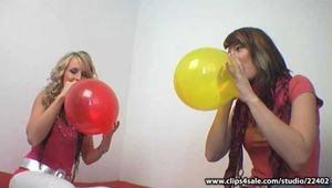 024 Katja and Steffi with Balloons