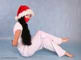 Marvita - Langhaarige Brünette feiert Weihnachten mit Ihnen