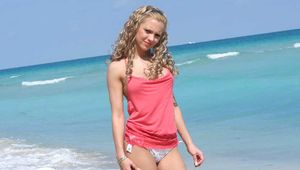Beach Girl Bianca am Strand angequatscht und abgeschleppt