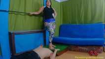 Julia-Eva, face-in-the-floor trampling