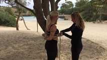 Bondage in Public: Cala d’Or • Bondage en publico: Cala d’Or