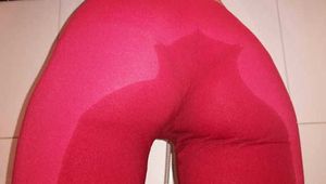 I’m peeing my red leggings