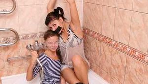 Ole Lykoile & Rozanka - Feuchter Bondage-Spaß in der Dusche