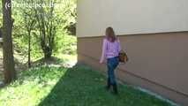 118065 Cynthia Vellons Pees By An Apartment Building