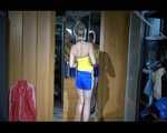 ***NEW MODEL*** Sandra wearing highheels and a sexy blue/yellow shiny nylon shorts and a yellow top during cleaning the mirror (Video)