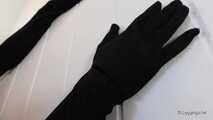 Lange schwarze Handschuhe und Hot Pants - Teil 1
