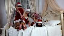 Lucky, Nelly, Xenia - Santa’s little helpers tie each other up on a bed (video)