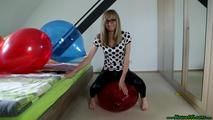 Ballon Zerplatzen (Sitzen, Knie, Fingernägel)