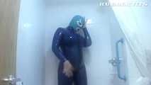 Hotelroom latex showering