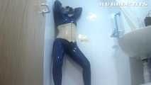 Hotelroom latex showering