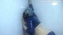 Hotelroom latex showering