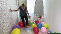 footpopping small party balloons