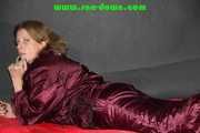 Watching sexy Pia lolling on a sofa wearing an sexy oldschool shiny nylon downwear-bib (Video)