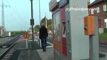 047034 Yassie Takes A Pee On The Suburban Station Platform