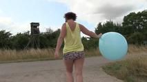 Sylvie and th Giant Balloon