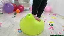 footpopping small party balloons