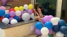 Bikini Step 80 balloons by the Pool Cam 1+2+3 (UHD 4K)